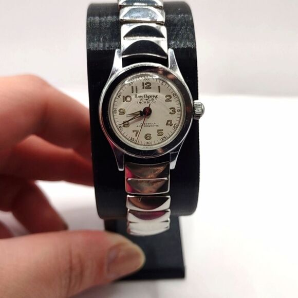 Hawthorne Incabloc 17 Jewels Anti magnetic Auto Wind Up Silver Tone Ladies Watch - Picture 2 of 6